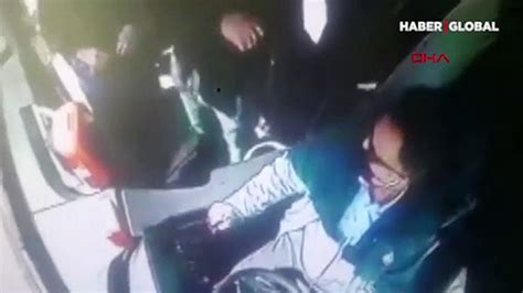 H­a­l­k­ ­o­t­o­b­ü­s­ü­ ­ş­o­f­ö­r­ü­n­e­ ­b­ı­ç­a­k­l­ı­ ­s­a­l­d­ı­r­ı­ ­k­a­m­e­r­a­d­a­ ­-­ ­S­o­n­ ­D­a­k­i­k­a­ ­H­a­b­e­r­l­e­r­